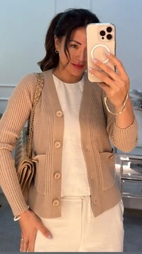 Cardigan Curto Canelado Rayane Bolsos Quadrados Frontais