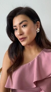 Brinco Flor Média Madrepérola Com Strass