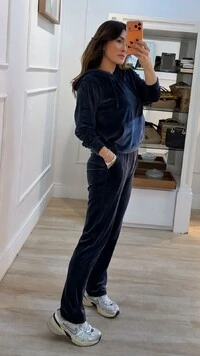 Calça Reta Plush Jessy Com Bolsos Faca