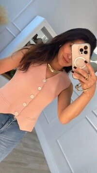 Colete Tricot Samira Botões Resinados Com Detalhe Dourado