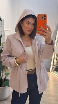Parka Casaco Capuz Removivel Kamila Detalhe De Bolsos No Busto