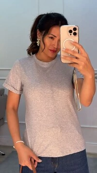 Blusa Básica Ayumi Mangas Curtas Com Punhos Dobrados