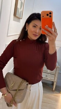 Blusa Cacharrel Canelada Emilly Detalhe De Botões No Ombro