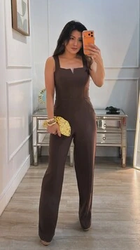 Macacão Alfaiataria Camille Recorte Em V No Busto