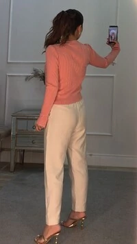 Cardigan Curto Tricot Marina Canelado Com Botão Cravejado Vazado
