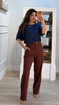 Calça Pantalona Alfaiataria Lady Pregas Frontais Com Cinto Fino