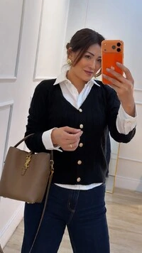 Cardigan Curto Tricot Decote V Anny Botões Dourados Frontais