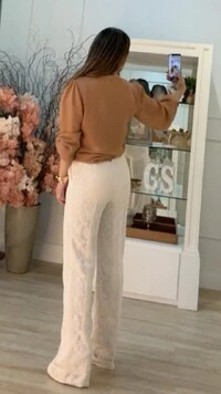 Calça Reta Rendada Cássia