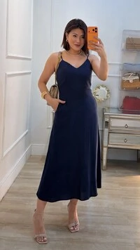 Vestido Midi Evasê Decote V Soraya Bolsos Frontais