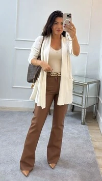 Cardigan Tricot Nervuras Caneladas Júlia Bolsos Frontais