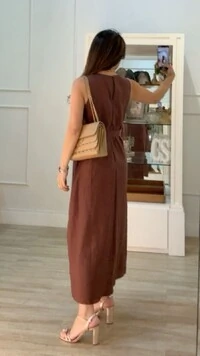 Vestido Midi Linho Decote Reto Larissa Cinto Fivela Resinada