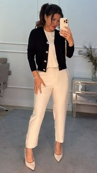 Cardigan Curto Liso Clarice Com Botão Cravejado Vazado