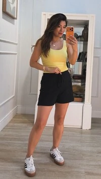 Shorts Canelado Pala Larga Yandra Bolsos Laterais