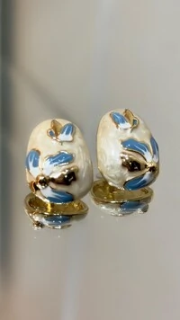 Brinco Oval Com Detalhe Texturizado De Flor