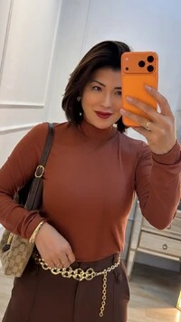 Blusa De Malha Gola Alta Monique Mangas Longas