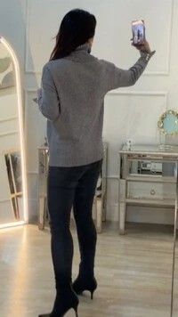 Blusa Ampla Tricot Gola Rolê Maisa Botões Dourados Nos Punhos