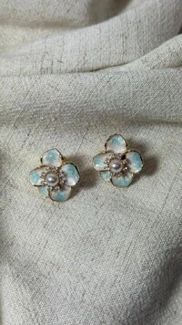 Brinco Flor Pequena Bicolor Miolo De Pérola