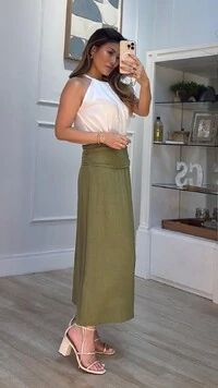 Saia Midi Evasê Penélope Pala Larga Com Franzidos Laterais