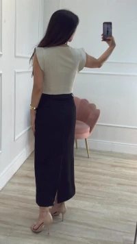 Saia Longuete Texturizada Noemi Com Bolsos Fake