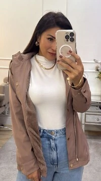 Parka Forro Peluciado Nina Bolsos Com Zíper Diagonais Dourados