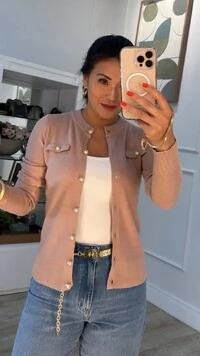 Cardigan Canelado Alicia Botões De Flor Com Pérola