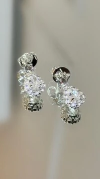 Brinco Médio Gota Cravejado Em Strass