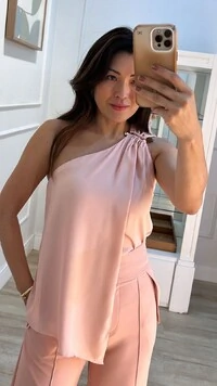 Blusa Ombro Único Detalhe Fivela Dourada Dayane Barrado Assimétrico