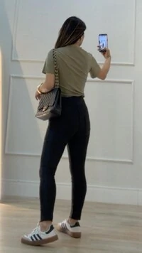 Blusa Malha Decote V Eliza Mangas Curtas