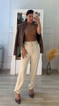 Blusa Tricot Com Entremeios Gola Alta Sandy Punhos E Barrado Ondulados