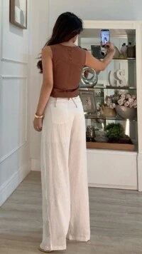 Blusa Regata Marta Decote Canoa E Botões No Posterior