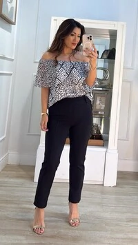 Blusa Acetinada Patricia Estampada Ombro A Ombro