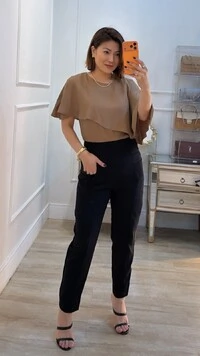Blusa Crepe Laura Com Sobreposição De Babado Assimétrico