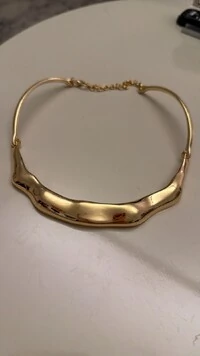 Choker Maleável Detalhe Ondulado