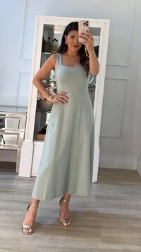 Vestido Midi Decote Reto Barbara Alças Largas