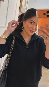 Suéter Tricot Gola Alta Com Zíper Prata Carol Faixa Nas Mangas E Ombros