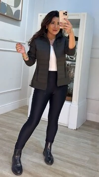 PRÉ-VENDA ENVIO ESTIMADO 28/11 Jaqueta Com Capuz Pitty Puxadores Reguláveis No Barrado