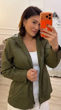 Parka Capuz Removível Alexandra Zíper E Botões De Pressão Ônix