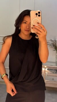 Blusa Regata Crepe Aylla Sobreposição Detalhe Pregas