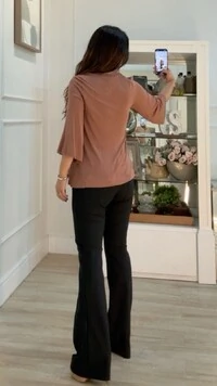 Blusa Ampla Decote V Thayna Mangas 7/8 Evasê