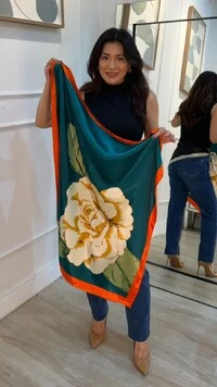 Lenço Acetinado Com Max Flor