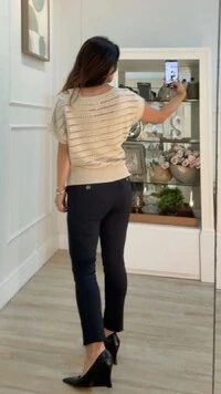 Calça Skinny Carla Bolsos Com Recorte Duplo Frontal E Botão Prata