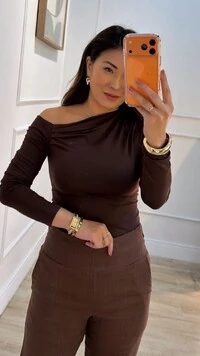 Blusa Malha Ombro Vazado Detalhe Pregas Layla Mangas Longas