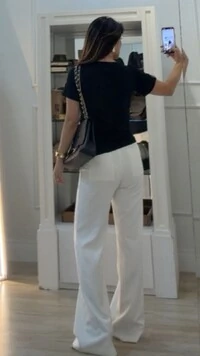 Blusa De Malha Yasmin Detalhe Punhos Largos Pespontados Com Martingalê