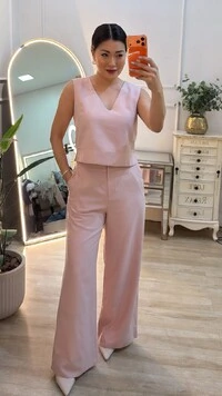 Calça Reta Lavinia Pala Larga Com Elástico Franzido Posterior