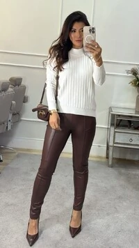 Blusa Tricot Grenda Gola Alta Nervuras E Detalhes Texturizados