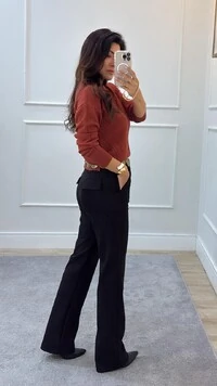 Calça Reta Suede Babi Botões Forrados Frontais