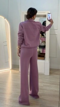 Conjunto Moletom Lais Blusa Gola Alta Com Puxadores No Barrado E Calça Pantalona