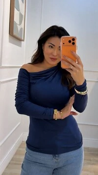 Blusa Malha Ombro Vazado Detalhe Pregas Layla Mangas Longas