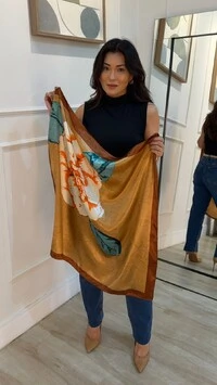 Lenço Acetinado Com Max Flor