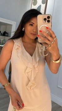 Blusa Regata Crepe Larissa Decote V Detalhe Babado Duplo